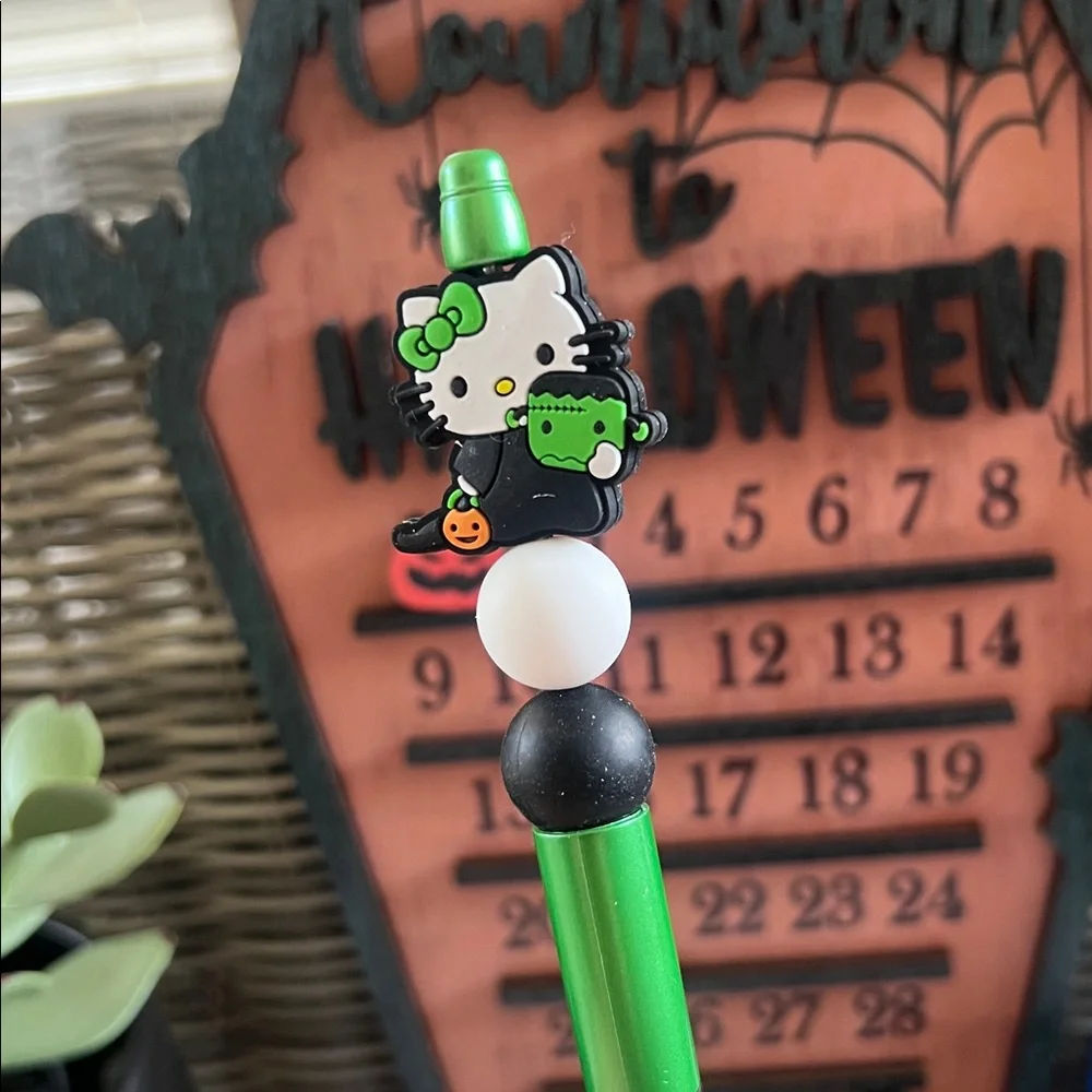 Hello Kitty Green and Black Pen